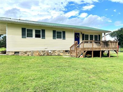702 N Main St, Dobson, NC, 27017