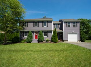 1 Clover Ln, Barrington, RI 02806