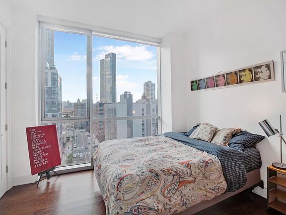 5th image of 26-26 Jackson Ave #902A