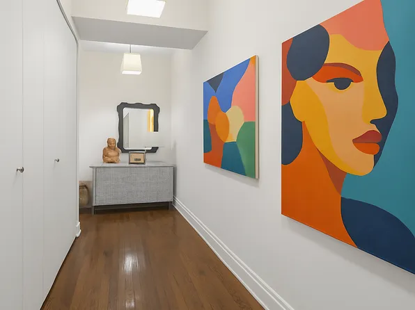 252 7th Avenue image 3 of 9