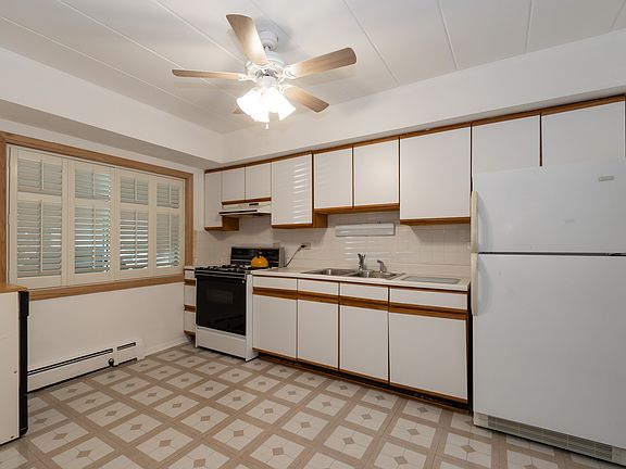 5th image of 1137 Leavitt Ave APT 104