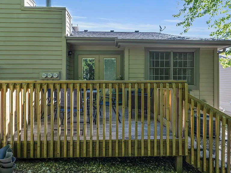 1409 Lawrence Ave — Photo 22