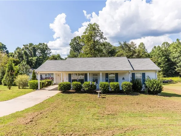 738 Hood St, Cleveland, GA 30528
