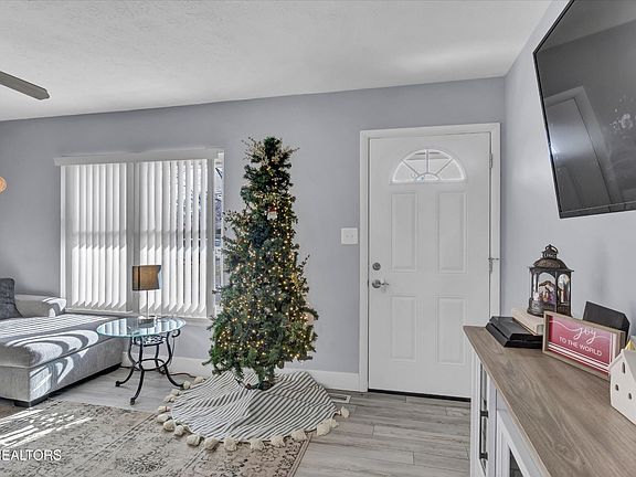 4th image of 2309 Rosann Ln