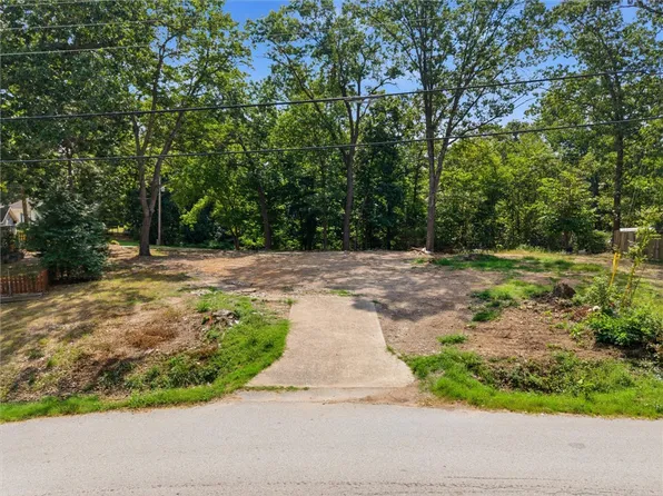 12 Pine St #7, Bella Vista, AR 72714