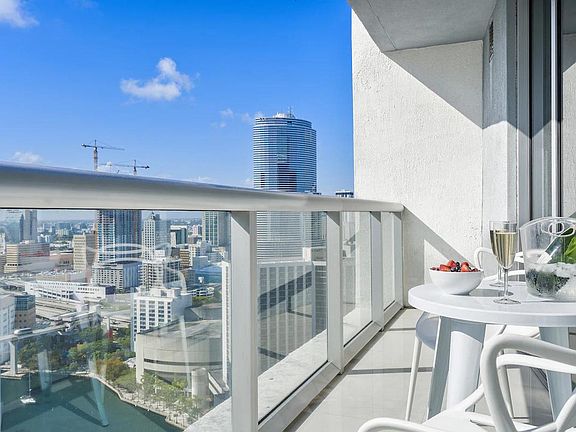 4th image of 485 Brickell Ave #Id1232185p