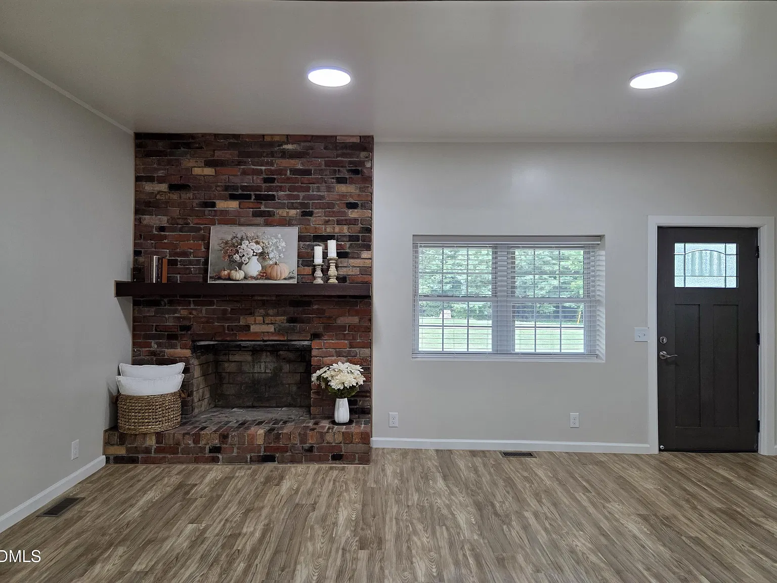 4 bed, 2.0 bath, $2,395 — Photo 2