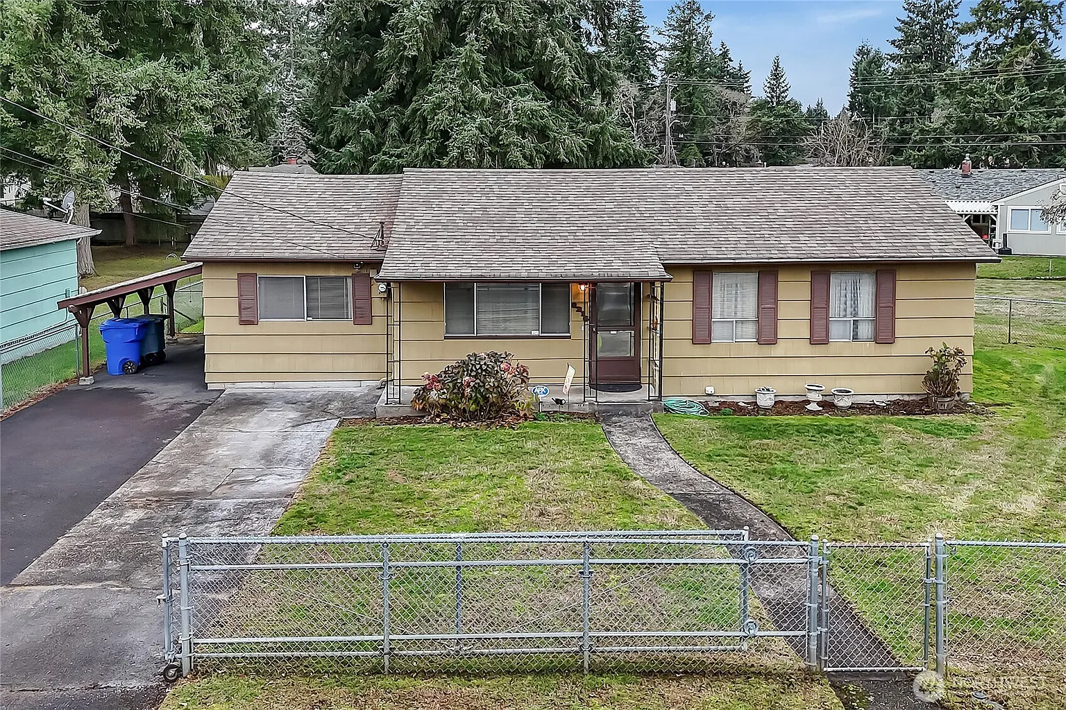 8216 John Dower Rd SW photo 1