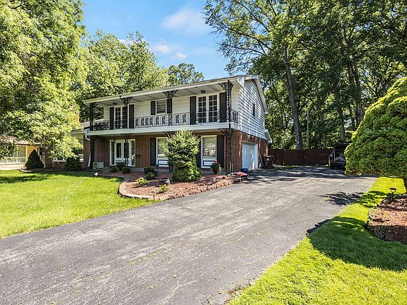 3rd image of 20864 Thornwood Dr