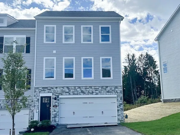165 River Ridge Dr, Moon Township, PA 15108
