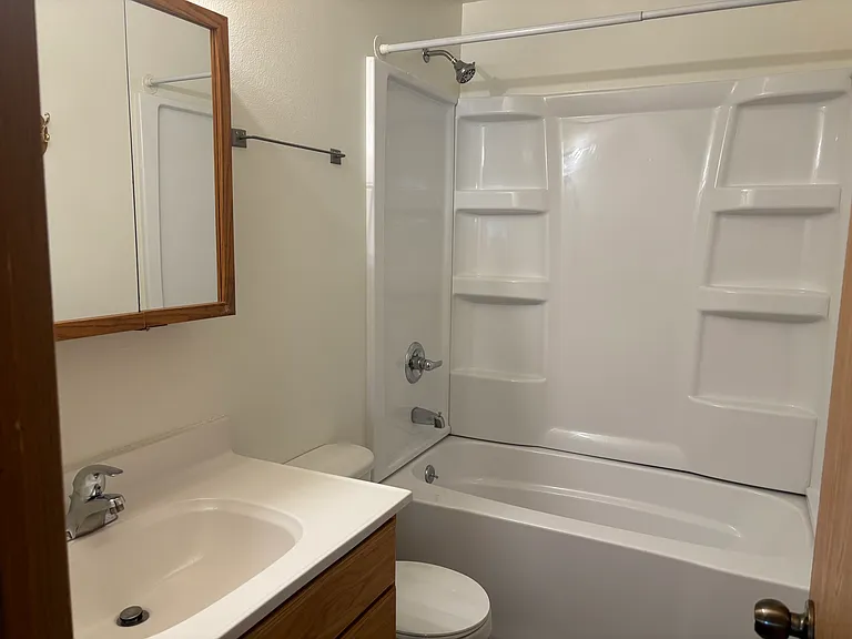 425 8th Ave NE #2 — Photo 6