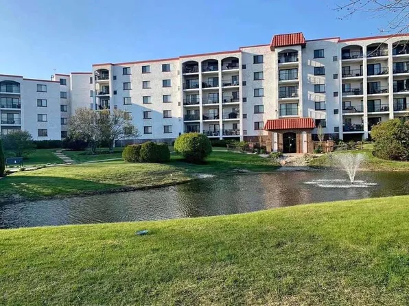 375 Plum Creek Dr APT 312, Wheeling, IL 60090