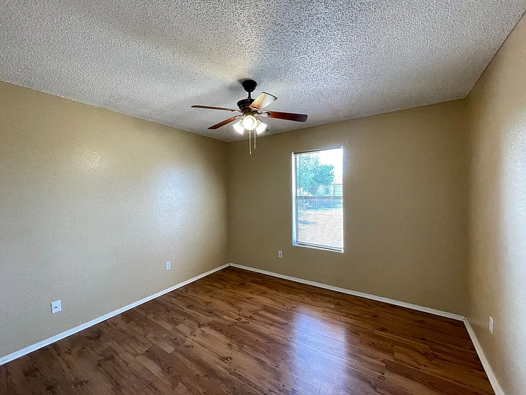 2806 Derby Dr — Photo 12