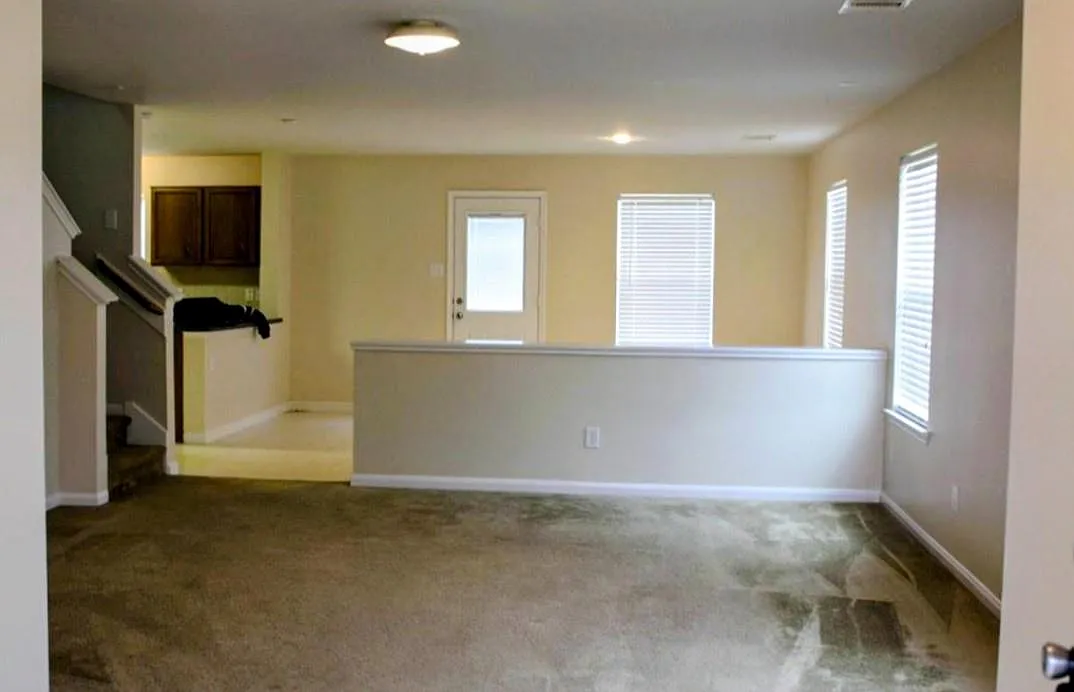 3 bed, 2.0 bath, 2138 sqft, $2,045 — Photo 2