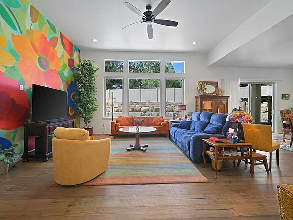 4th image of 691 Drever Ct