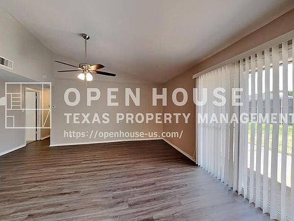 3rd image of 414 Oak Ridge Pl
