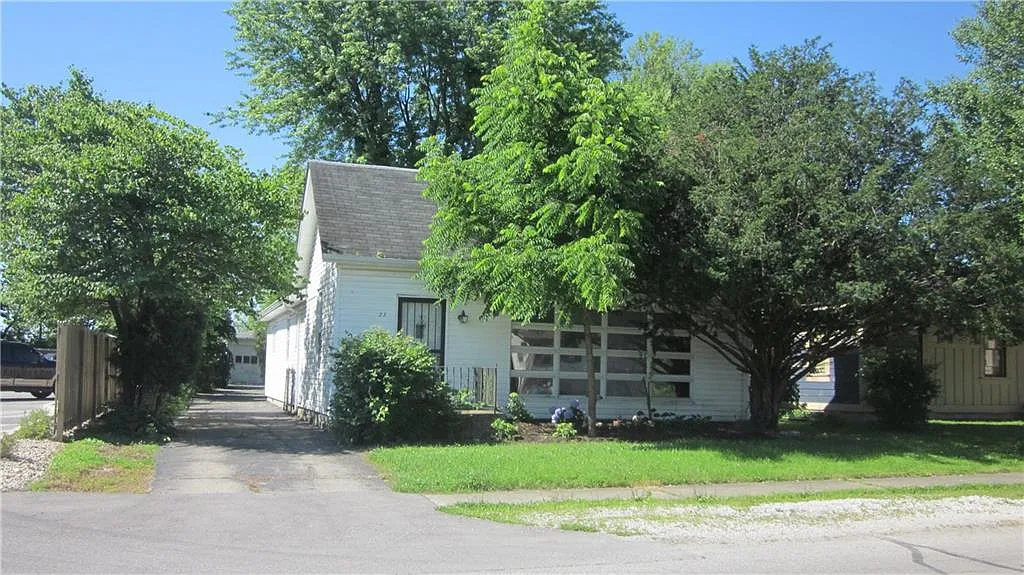 33 W South St photo 1