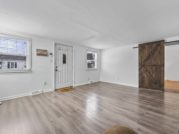 4th image of 545 Lynn St