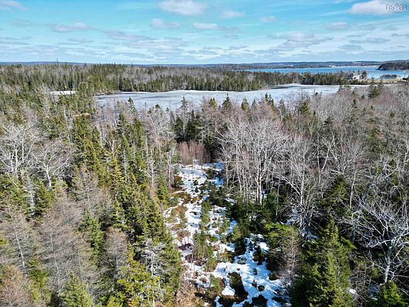 3rd image of Maple Dr