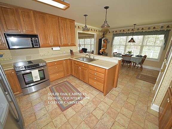 3rd image of 110 Tremont Dr