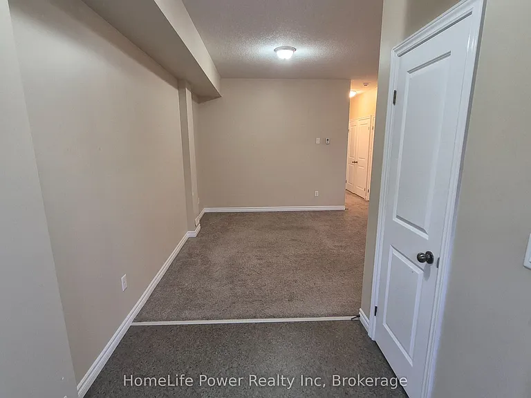 225 Riddell St #22 — Photo 4