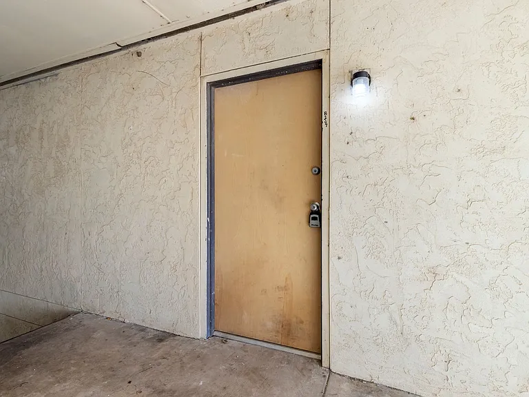 Crossroads Villa Apartments — Photo 34