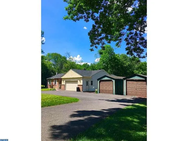 1739 Skyline Dr photo 1