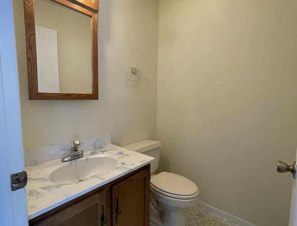 1st image of 713 Hall St #2