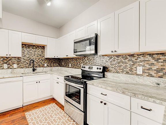 5th image of 601 Common St