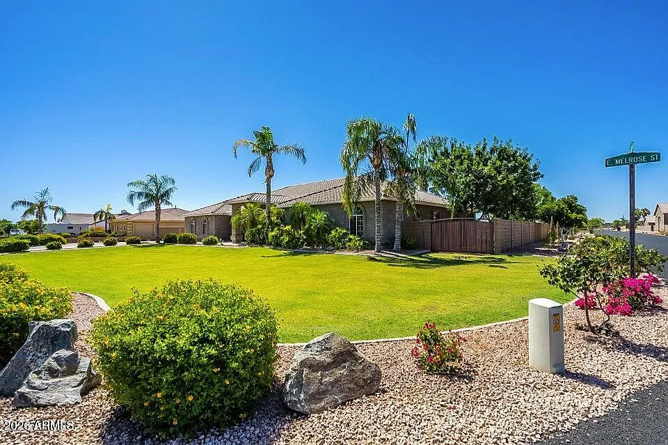 4 bed, 3.0 bath, 3275 sqft, $5,000 — Photo 2