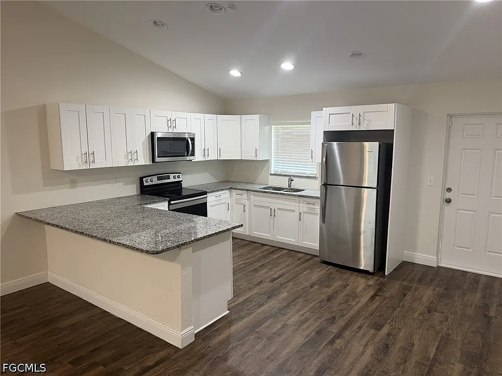 4 bed, 2.0 bath, 1500 sqft, $1,995 — Photo 3