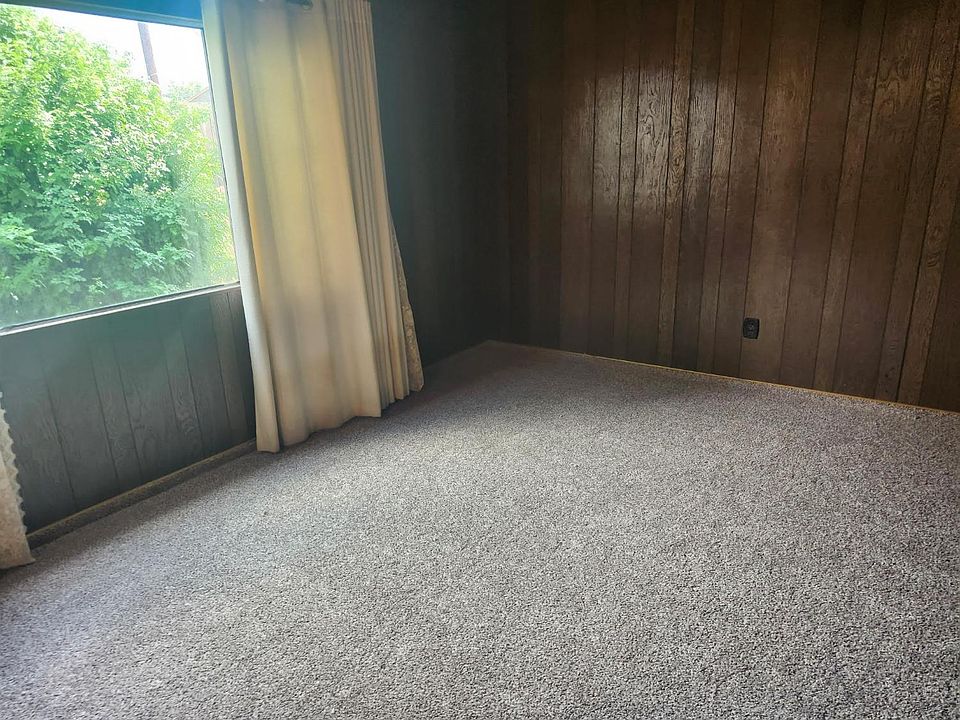 2nd image of 1310 Crescent Dr