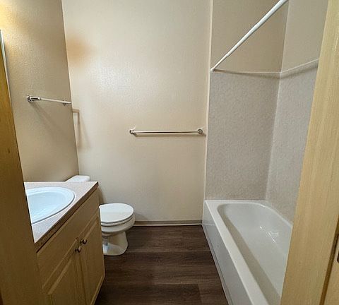 4th image of 1409 Queen Anne Ave N #204