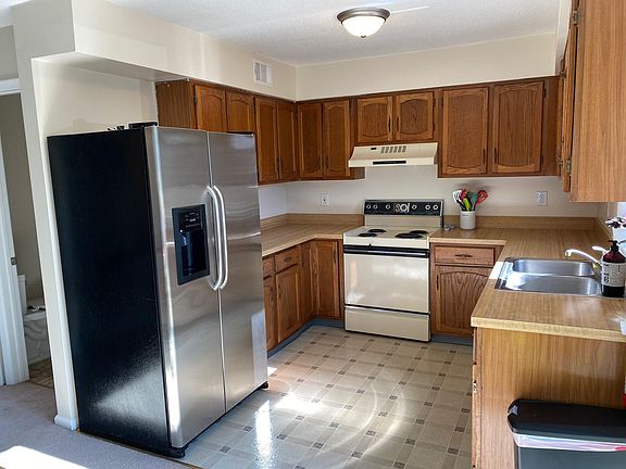 5th image of E15 Carver Pl