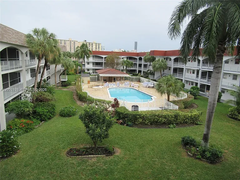 501 Blue Heron Dr #12 — Photo 16