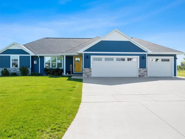 1274 Mountain Bay Dr, Pulaski, WI 54162