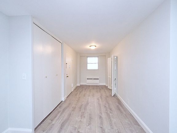 Entrance + dining area