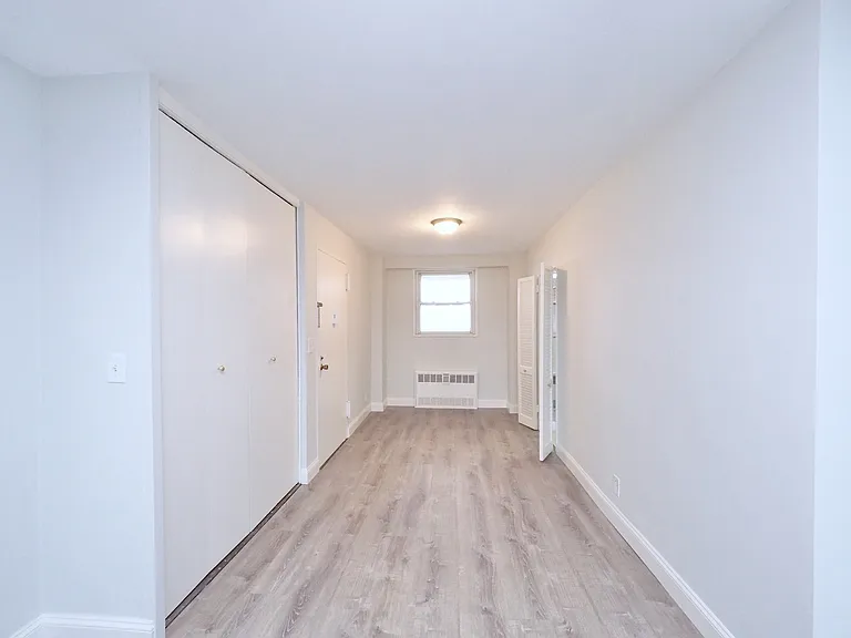 Entrance + dining area