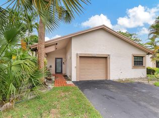 8923 Old Pine Rd, Boca Raton, FL 33433
