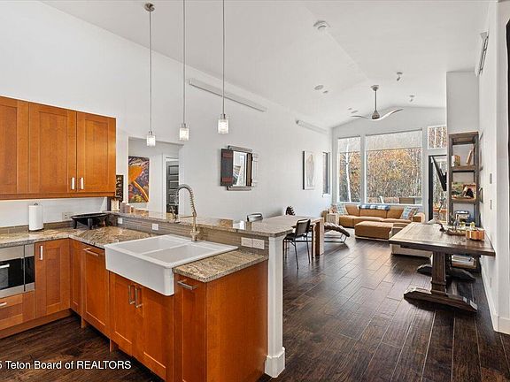 4th image of 3230 W King Eider Rd