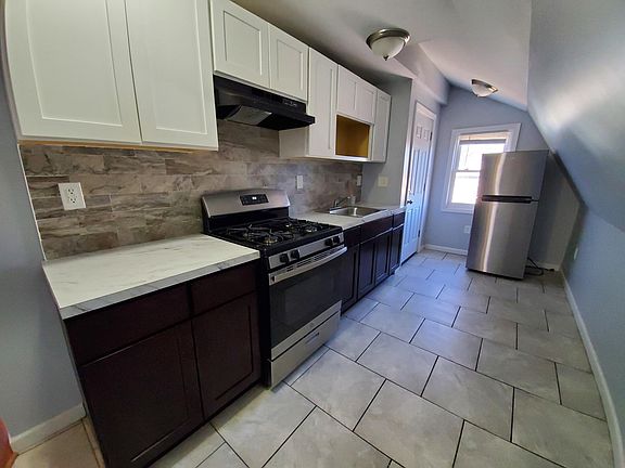 2nd image of 756 S 15th St Floor 3