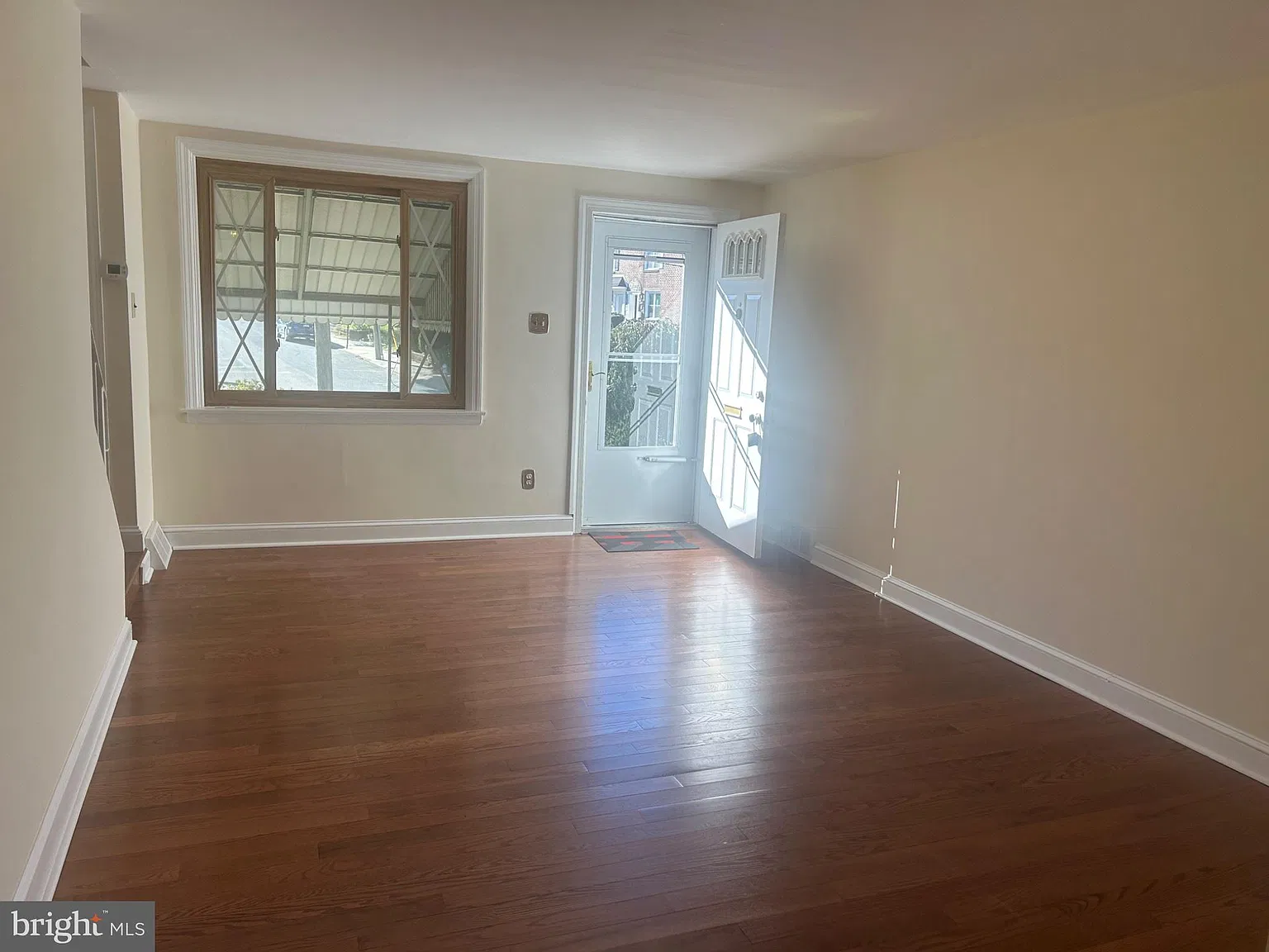 3 bed, 1.0 bath, 1152 sqft, $2,200 — Photo 4