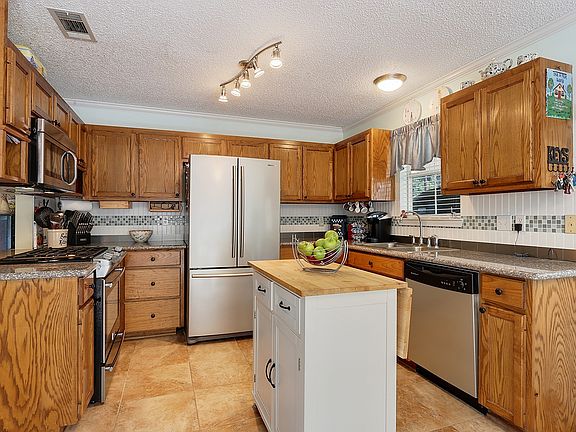 3rd image of 13036 Montrose North Dr
