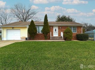 136 Floyd St, Edison, NJ 08820