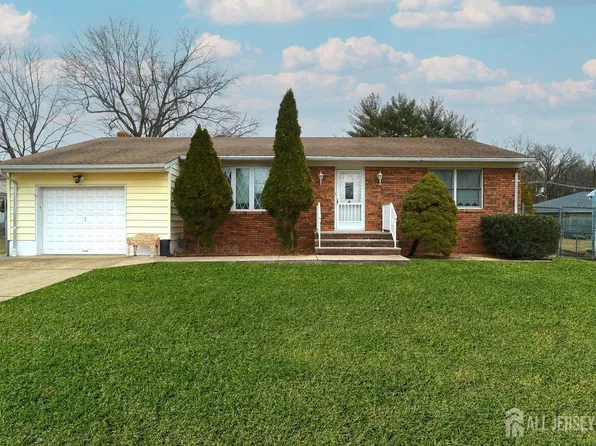 136 Floyd St, Edison, NJ 08820