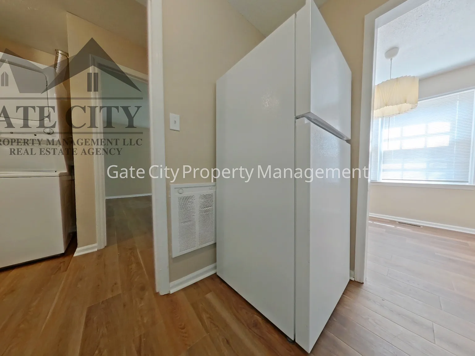 3 bed, 1.5 bath, 10 sqft, $1,425 — Photo 2