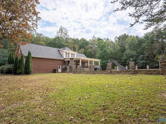 4th image of 415 Fruit Farm Rd E