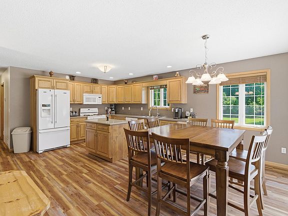 5th image of 209 1st Ave SW