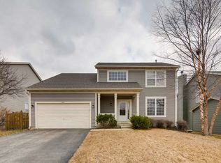 643 Waterford Ln, South Elgin, IL 60177