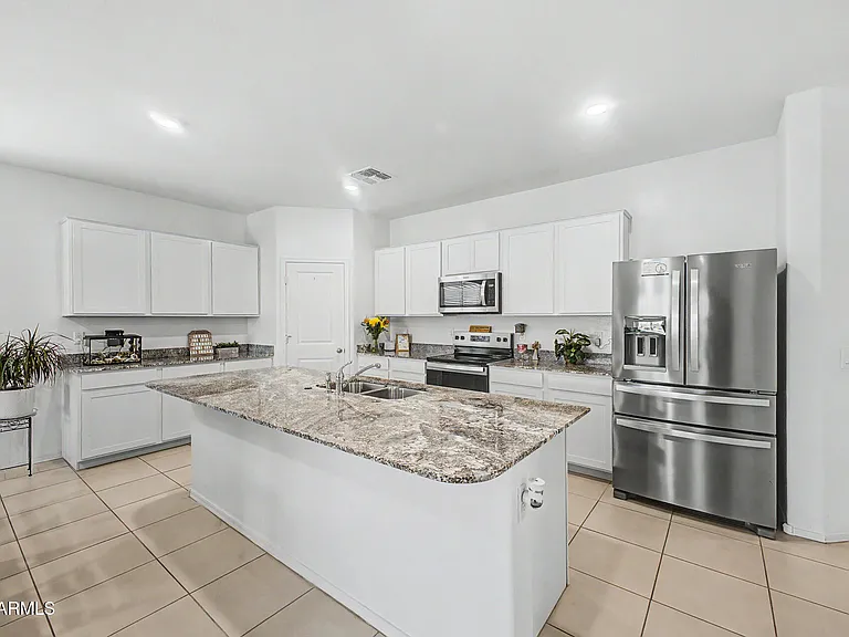 10611 W Bloch Rd — Photo 10